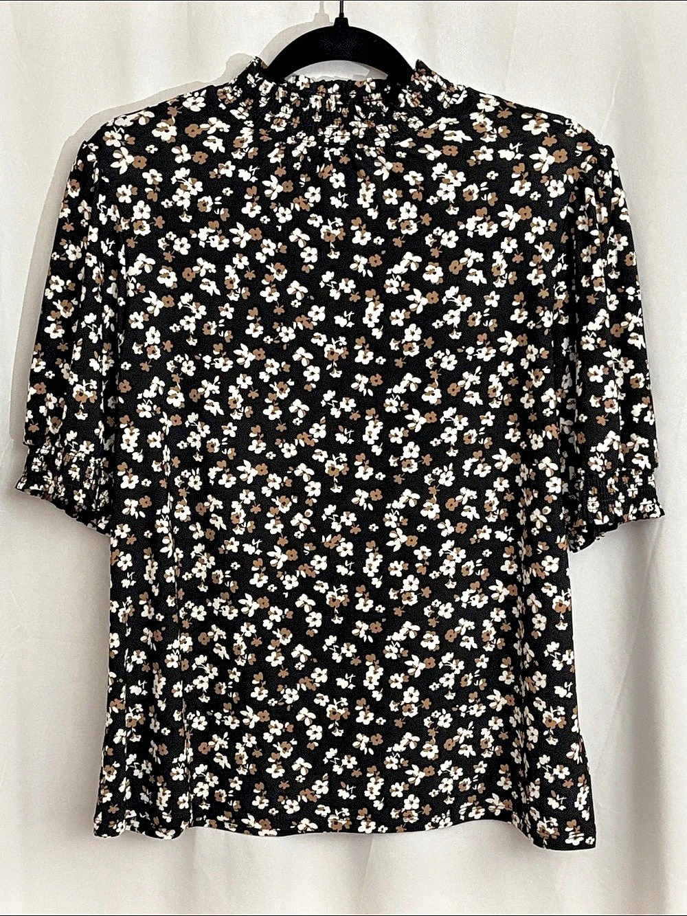Anne Klein Knit Floral Blouse in Black, White and Brown Size Medium NWT